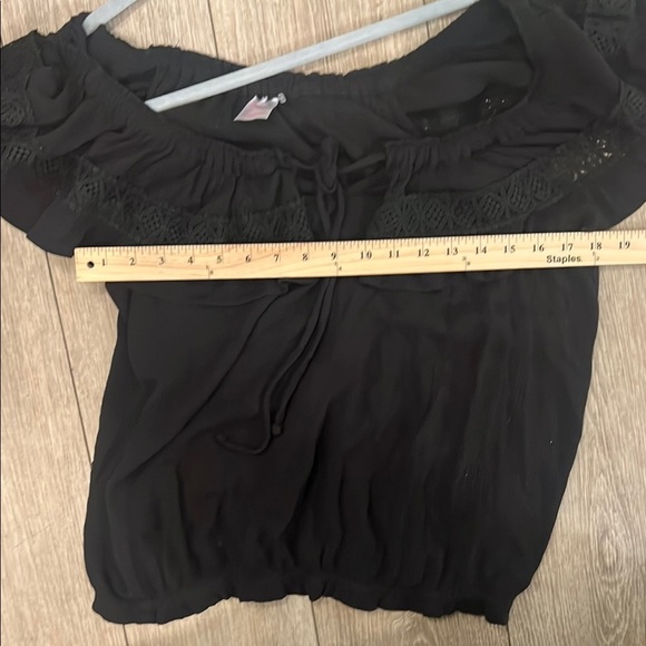 No Boundaries Black Ruffled Flutter off the shoulder Sleeve Blouse - Picture 10 of 11